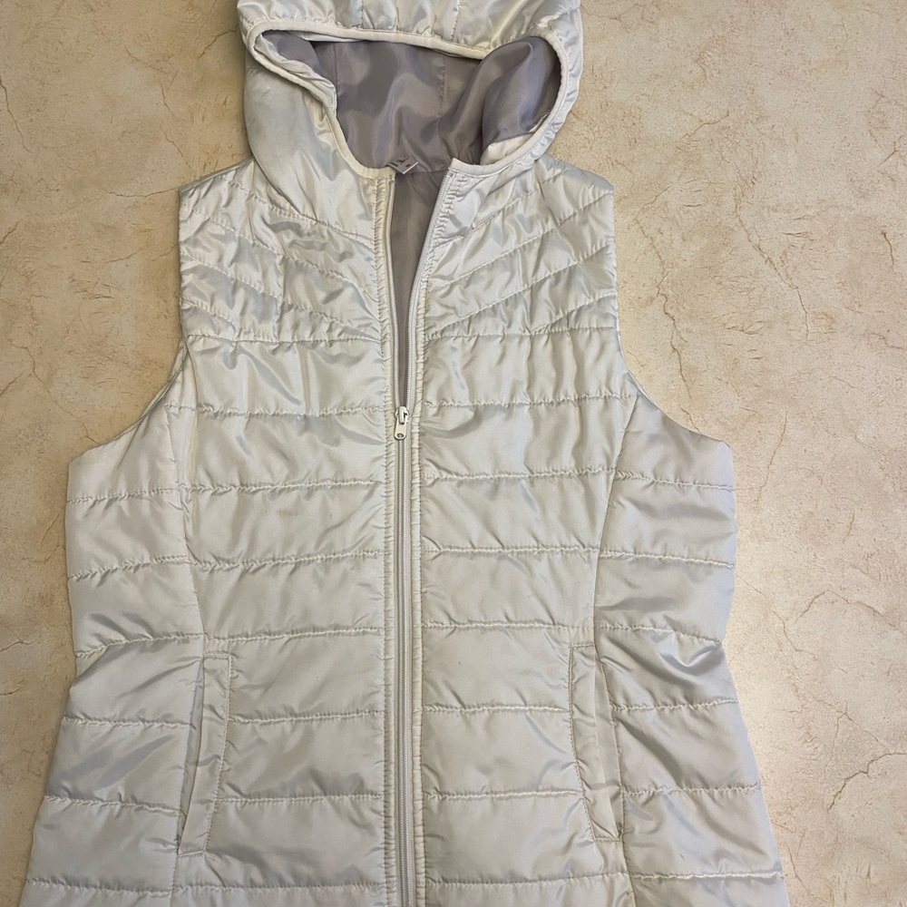 White hooded puffer vest